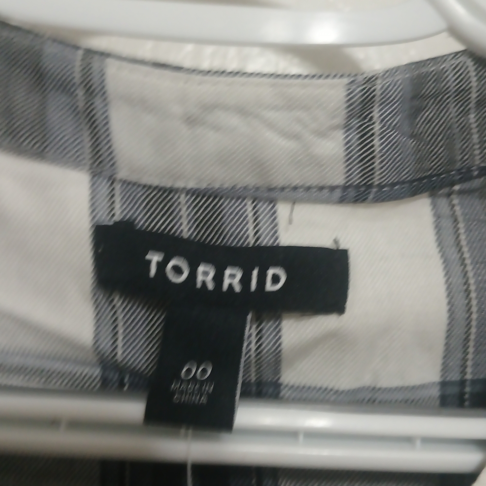 Torrid Plaid Button-Up Shirt in Black & White